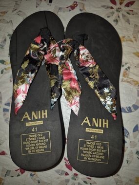 Platform Floral Print Thong Sandals - Black